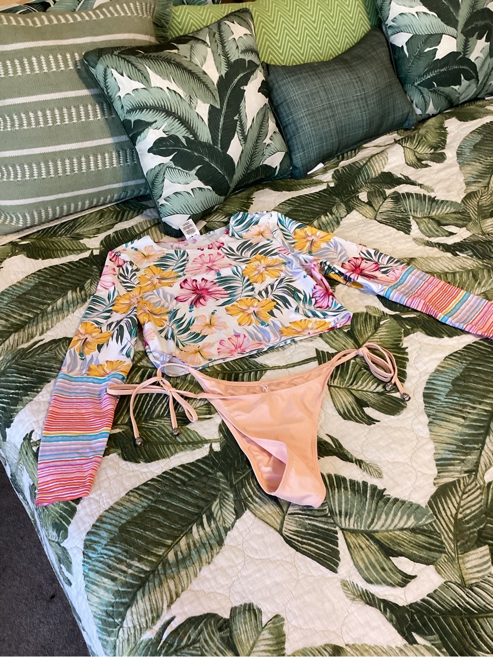 Women’s Long-Sleeve Floral Rash Guard Bikini Set - Pink